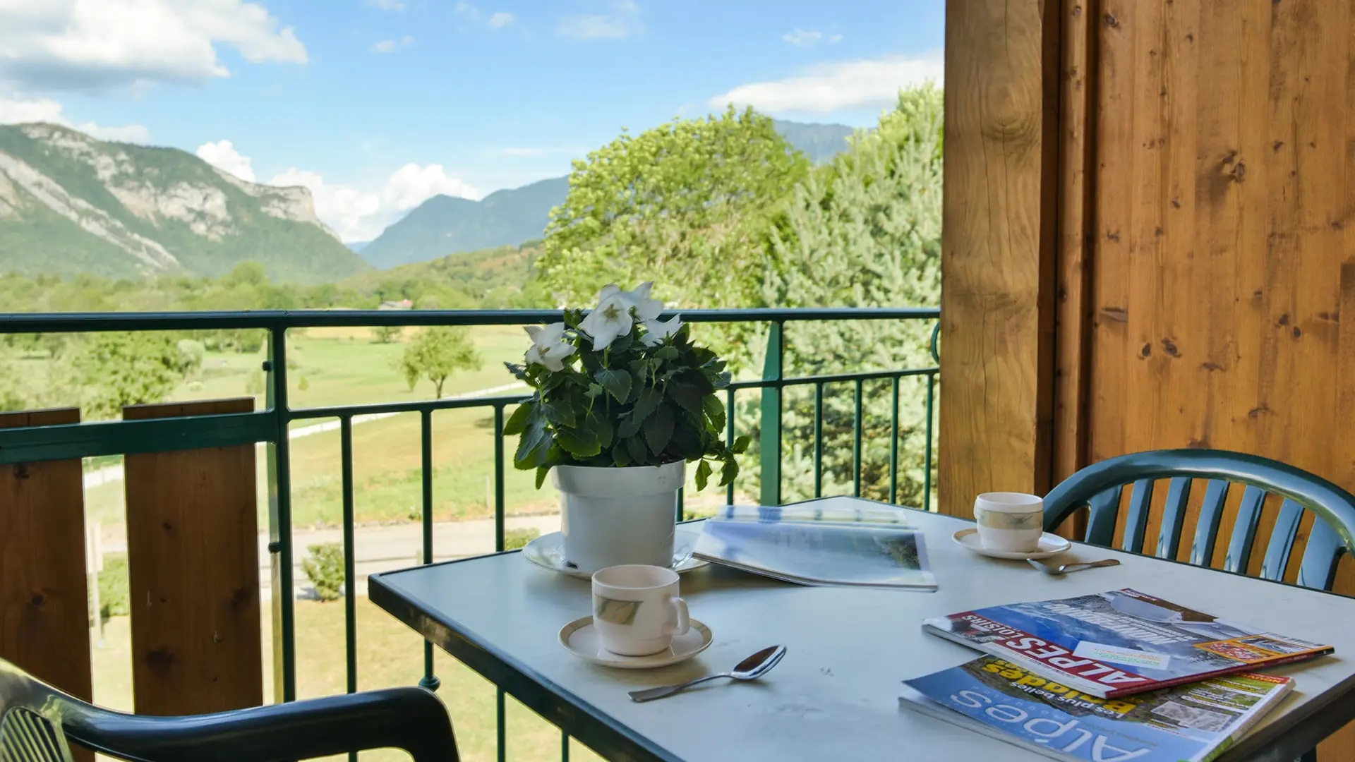 Balcon avec vue montagne