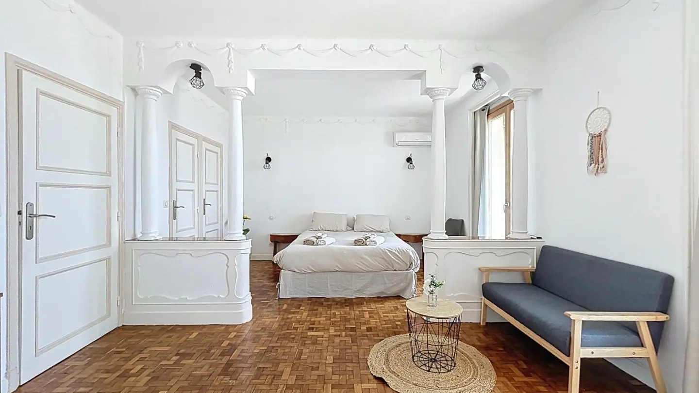 Villa Kriss-Chambre double espace détente accès terrasse-Nice-Gîtes de France des Alpes-Maritimes