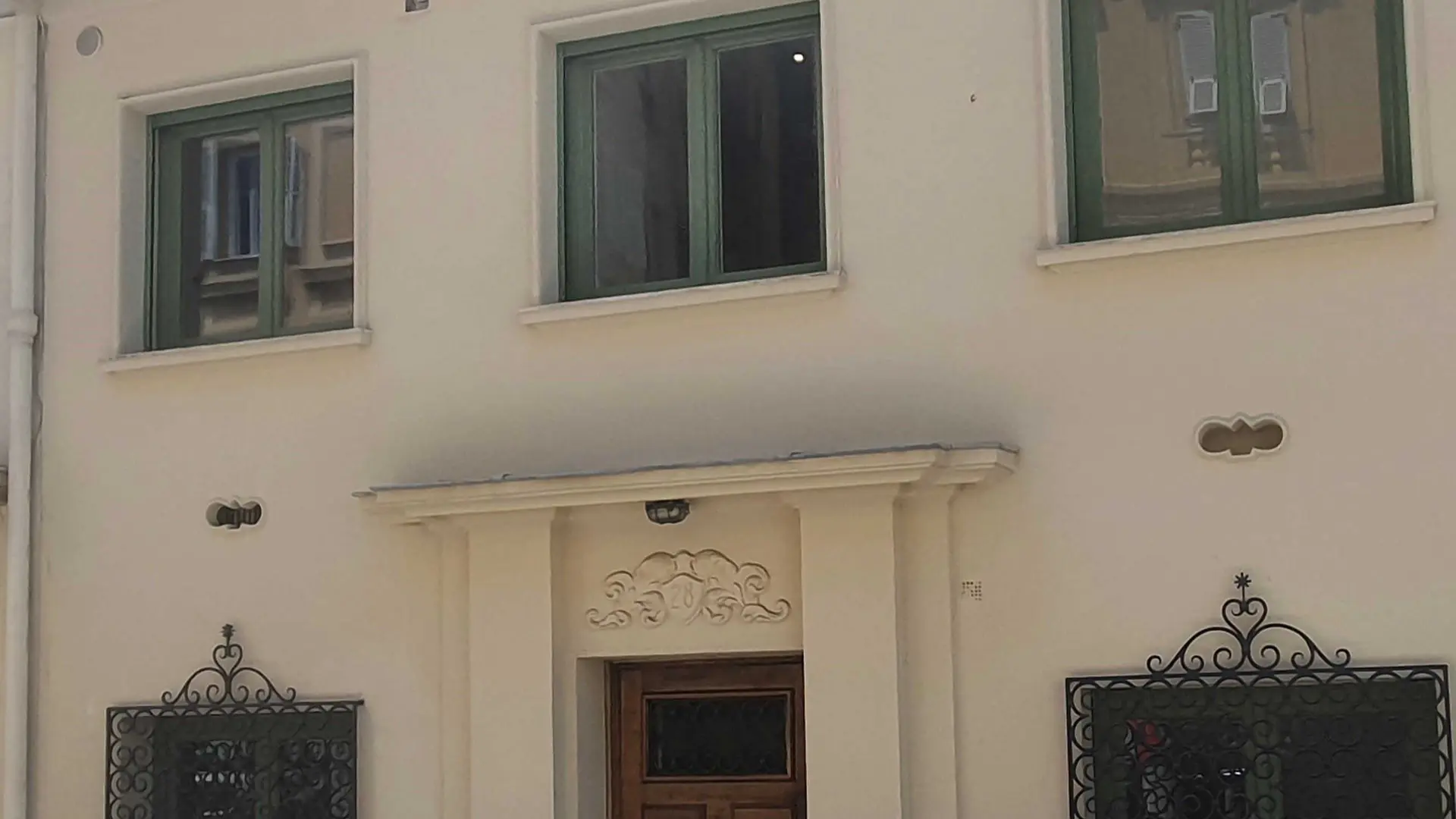 Villa Kriss-Entrée Rue des Ponchettes-Nice-Gîtes de France des Alpes-Maritimes