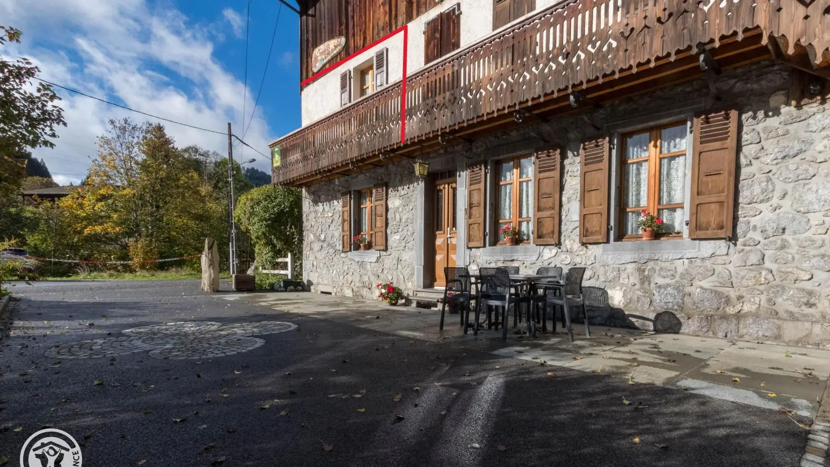 Gîte aménagé au 1er étage (accès par escaliers intérieurs)