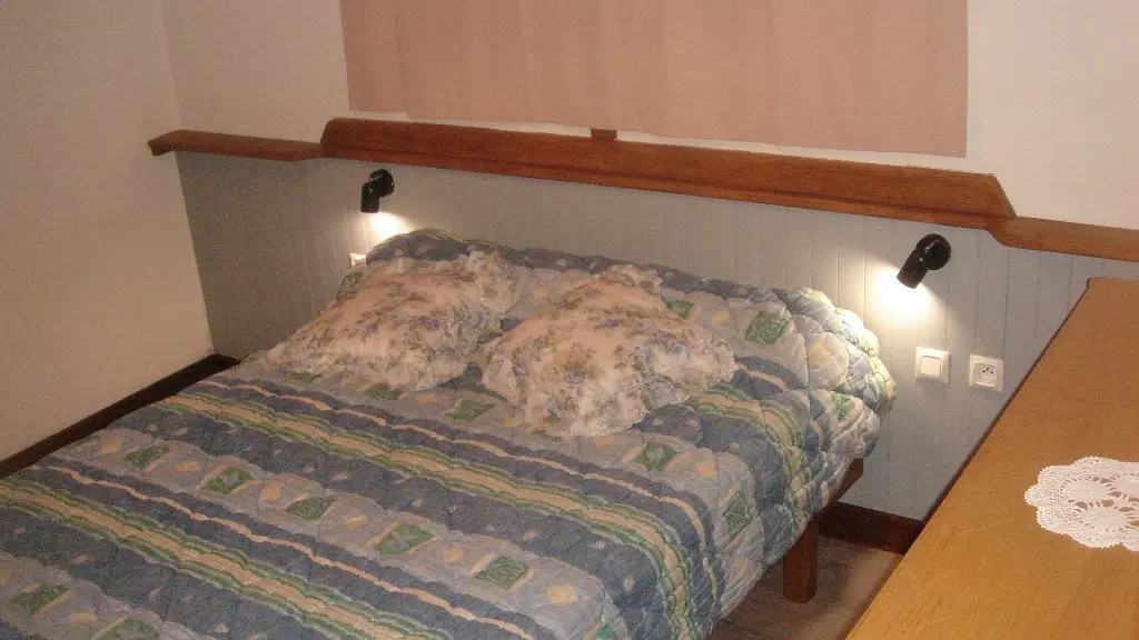 chambre à coucher lit deux places