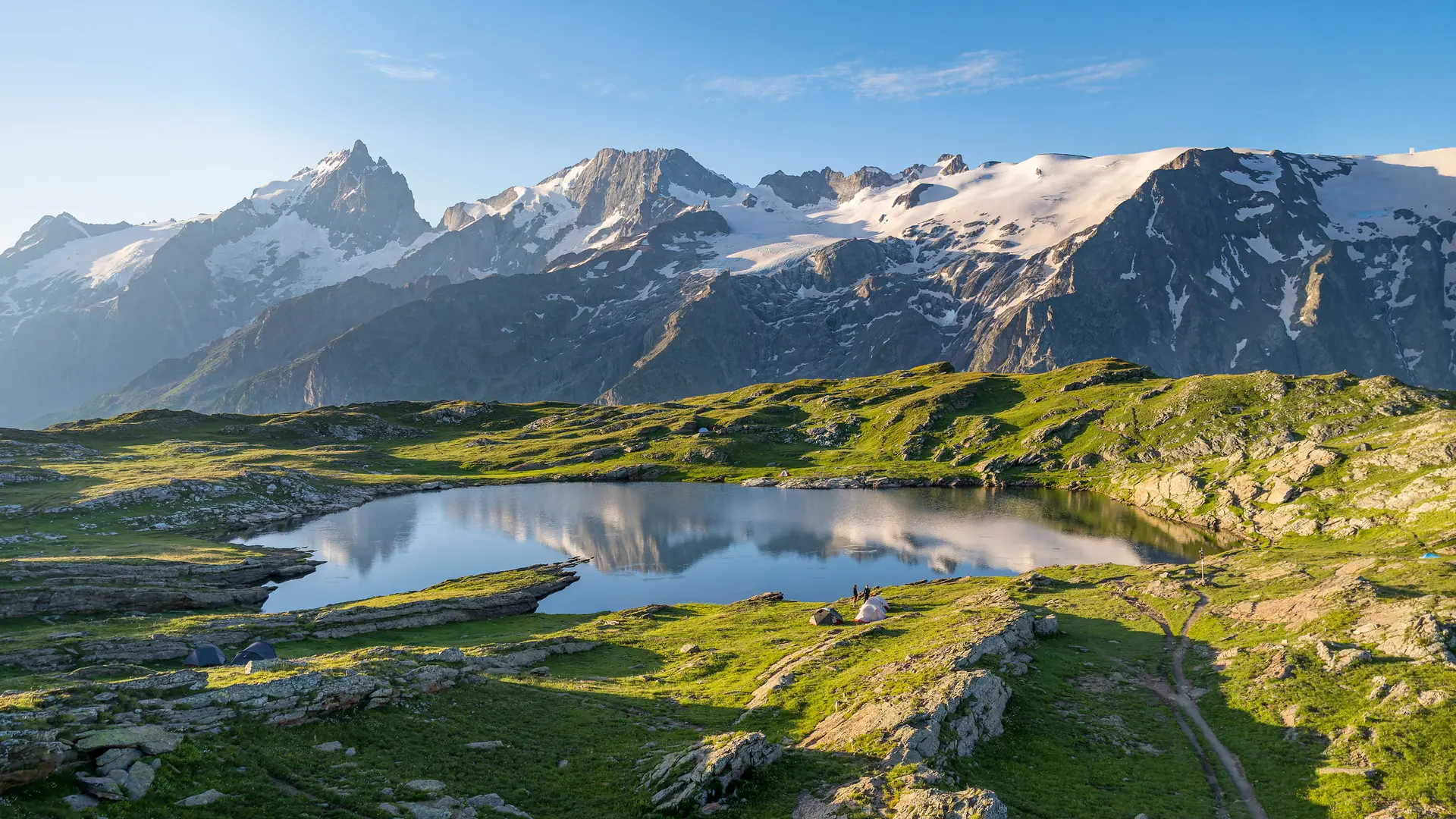 Le plateau d'Emparis et ses lacs - lac noir et lac lérié_La Grave
