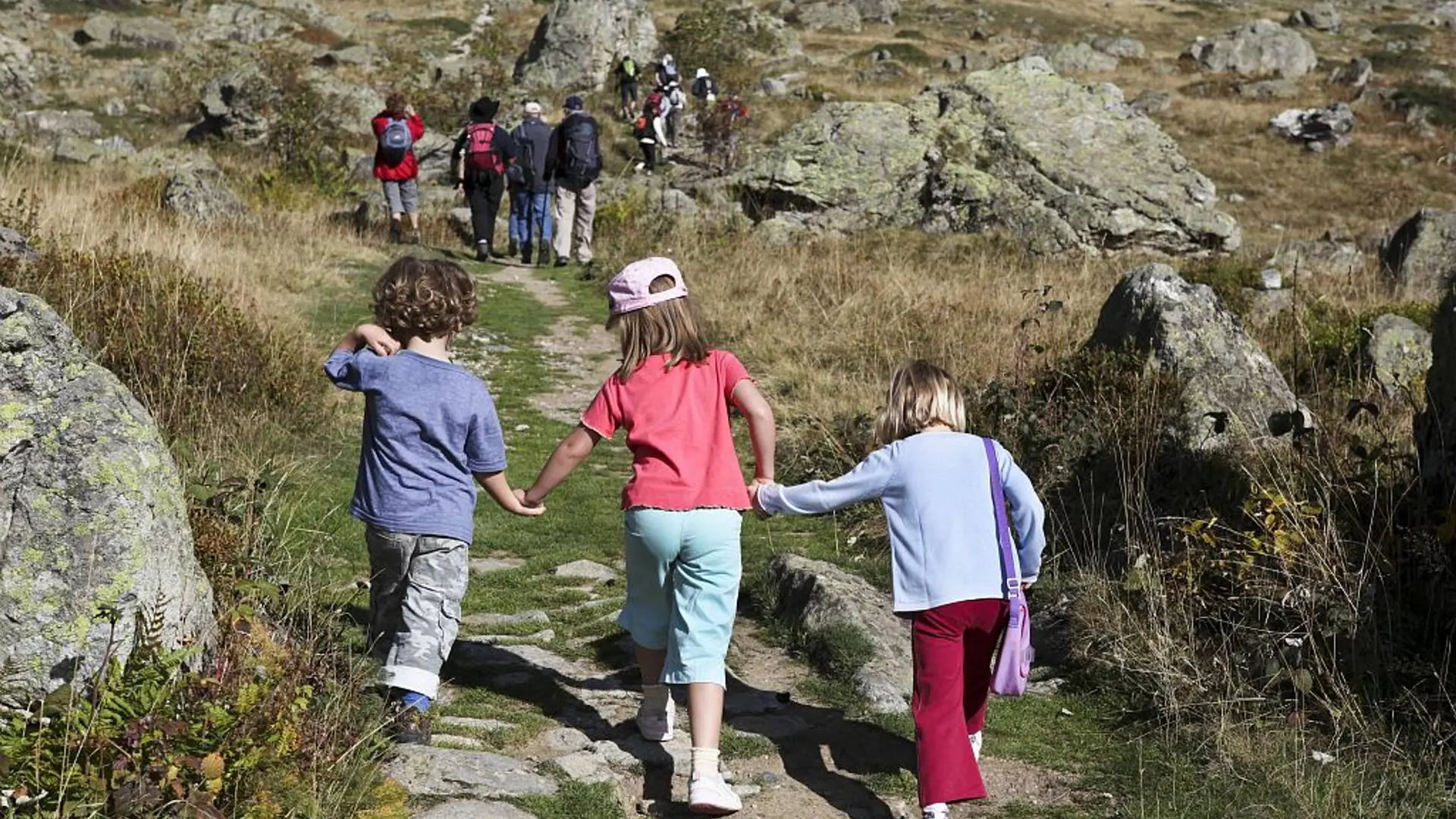 Petits randonneurs au départ du sentier