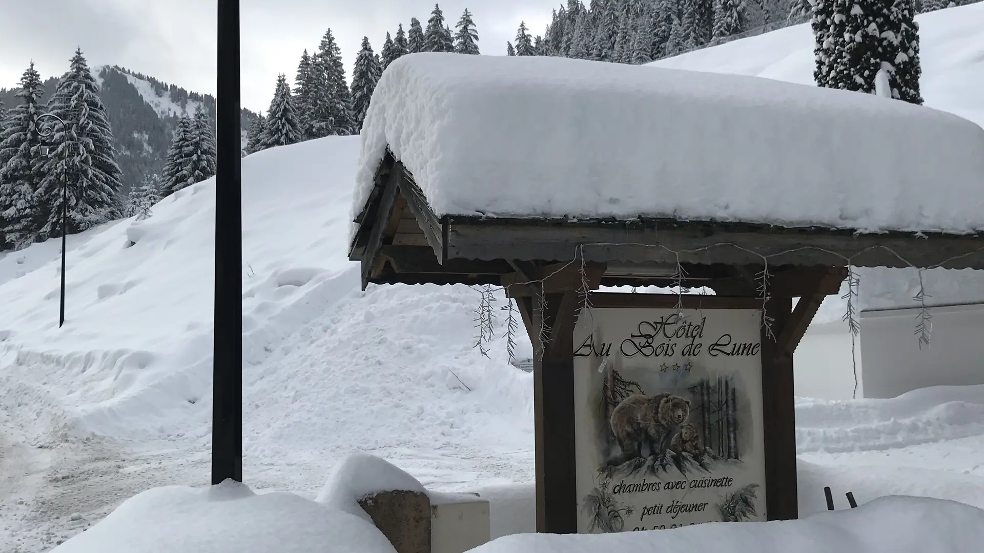 Panneau sous la neige