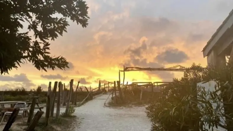 Puesta de sol en Les Huîtres de Trousse Chemise