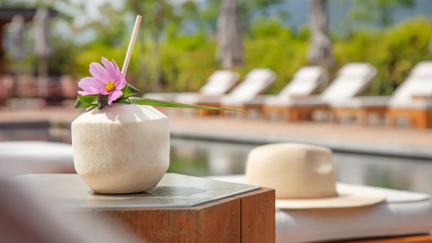 Pool bar