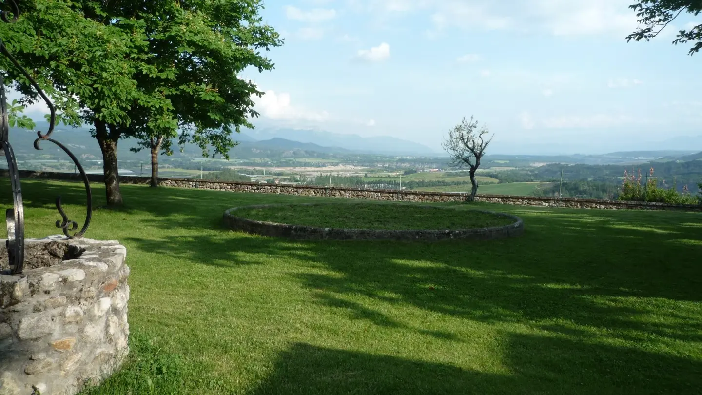 Jardin avec vue sur la vallée