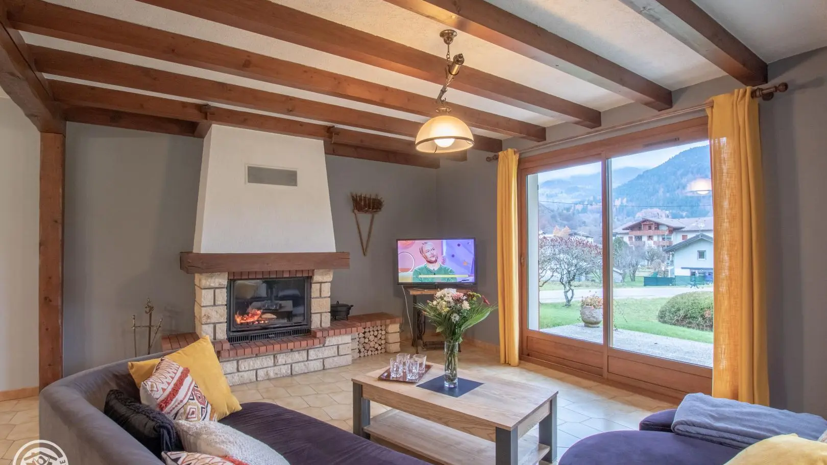 Accès directement au grand terrain.