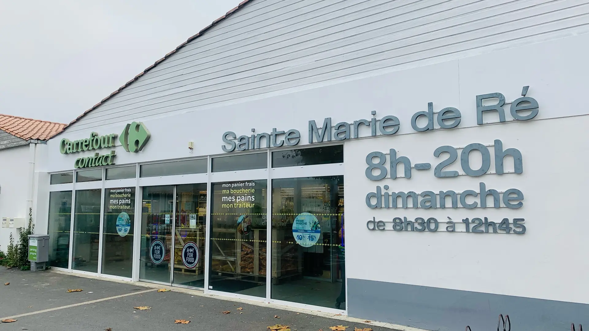 Façade de Carrefour contact