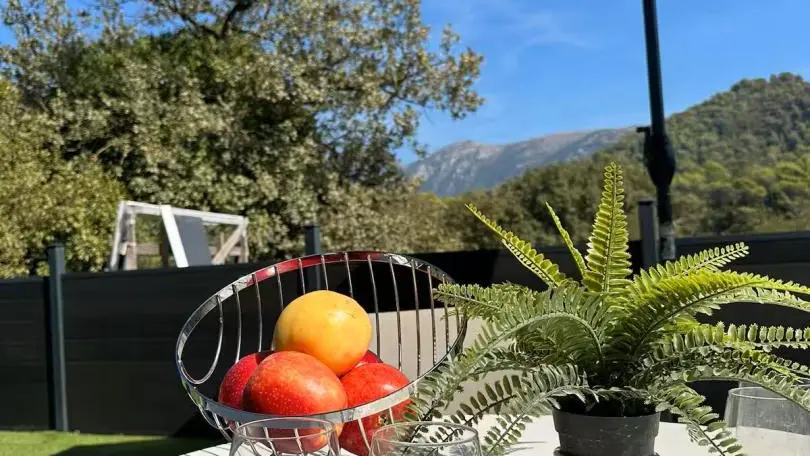 Gîte l'Atypique-terrasse-Contes-Gîte de France Alpes-Maritimes