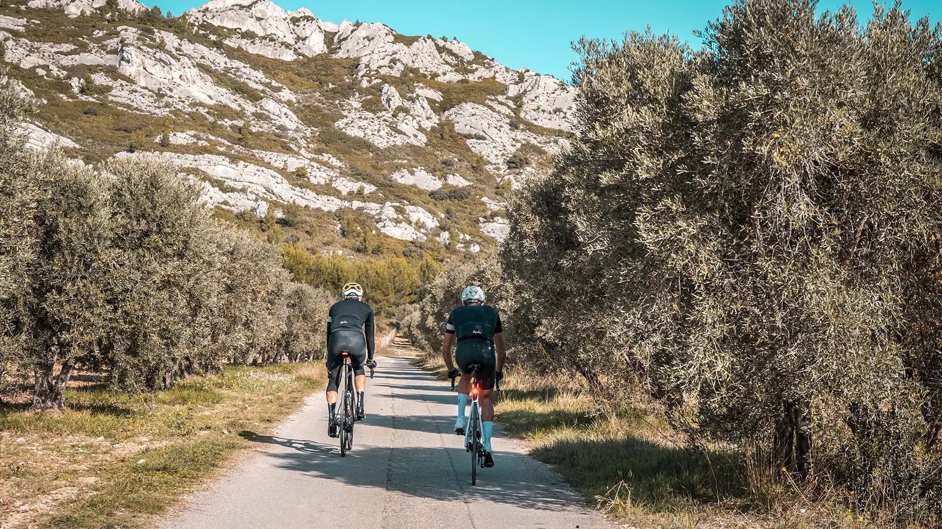 Unusual Ride Cycling tour guide in Aureille Cyclists in the Alpilles