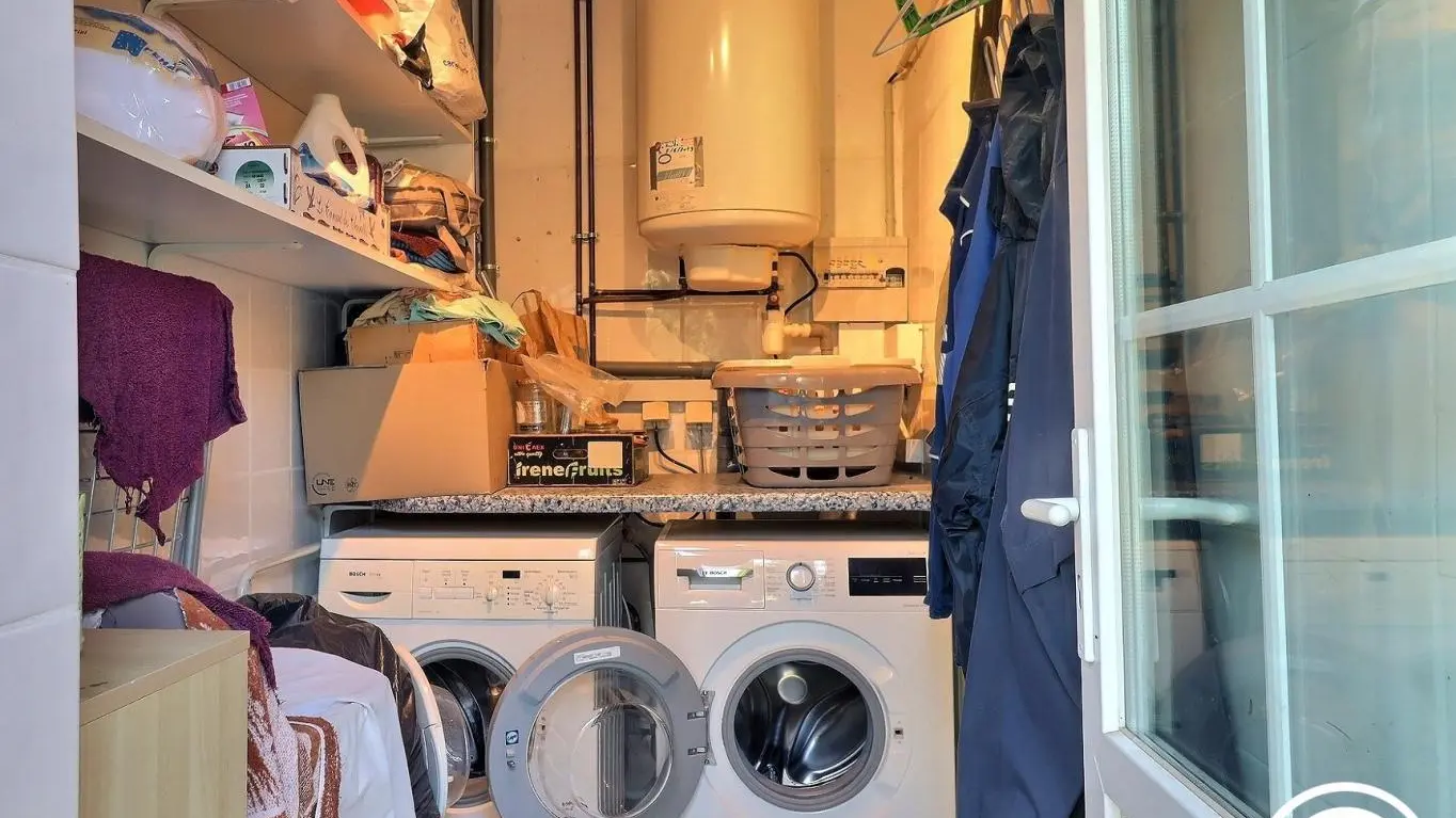 Lave-linge partagé avec les propriétaires dans la buanderie commune