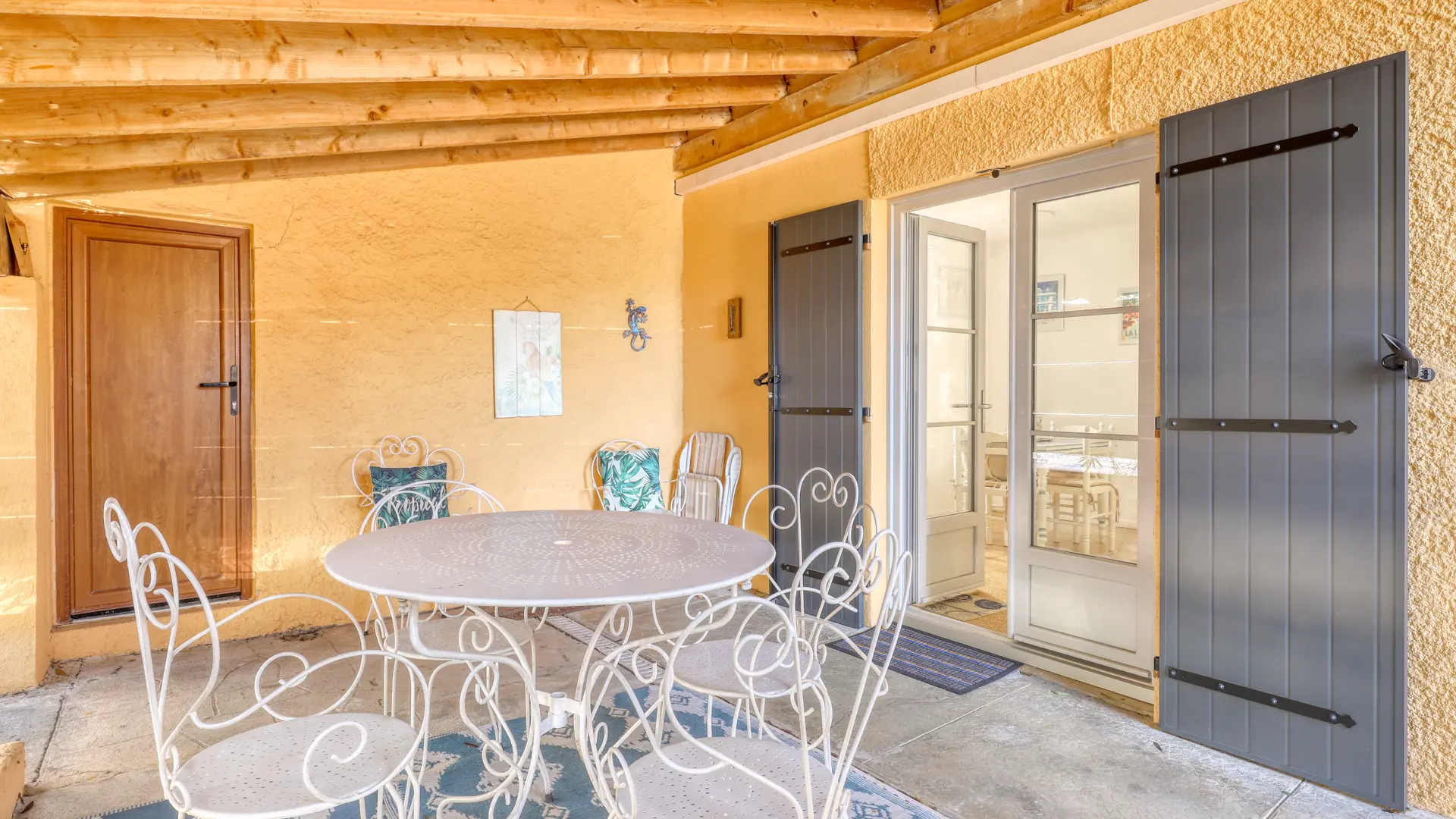 Terrasse ombragée couverte