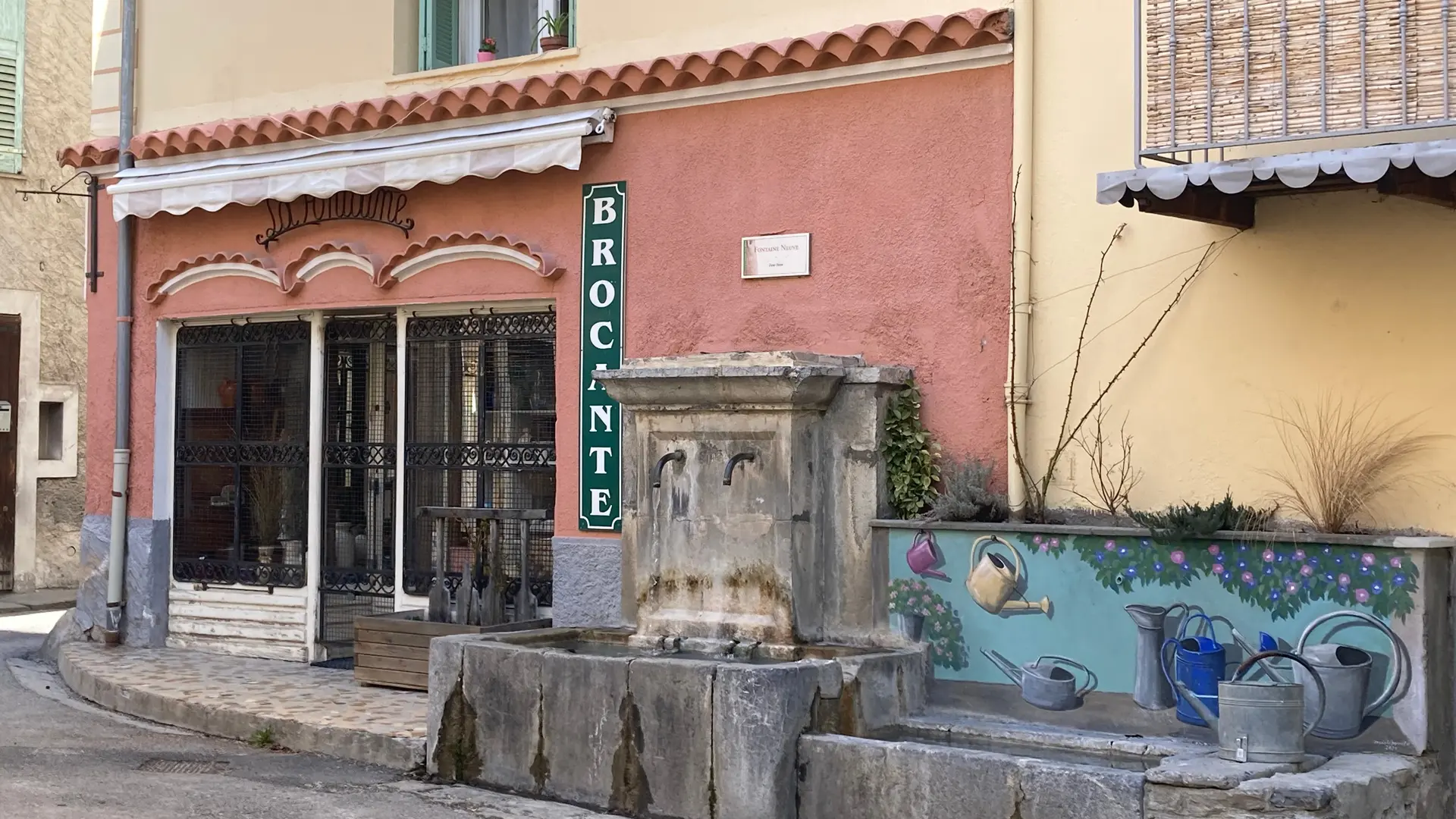 Brocante la Fontaine Colmars