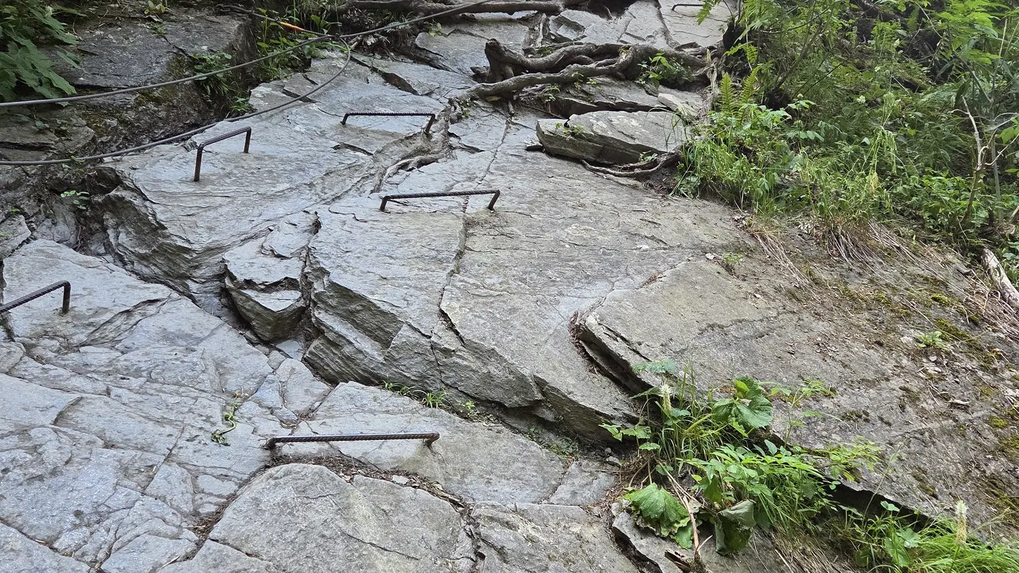 Accès_au_bassin_par_main_courante