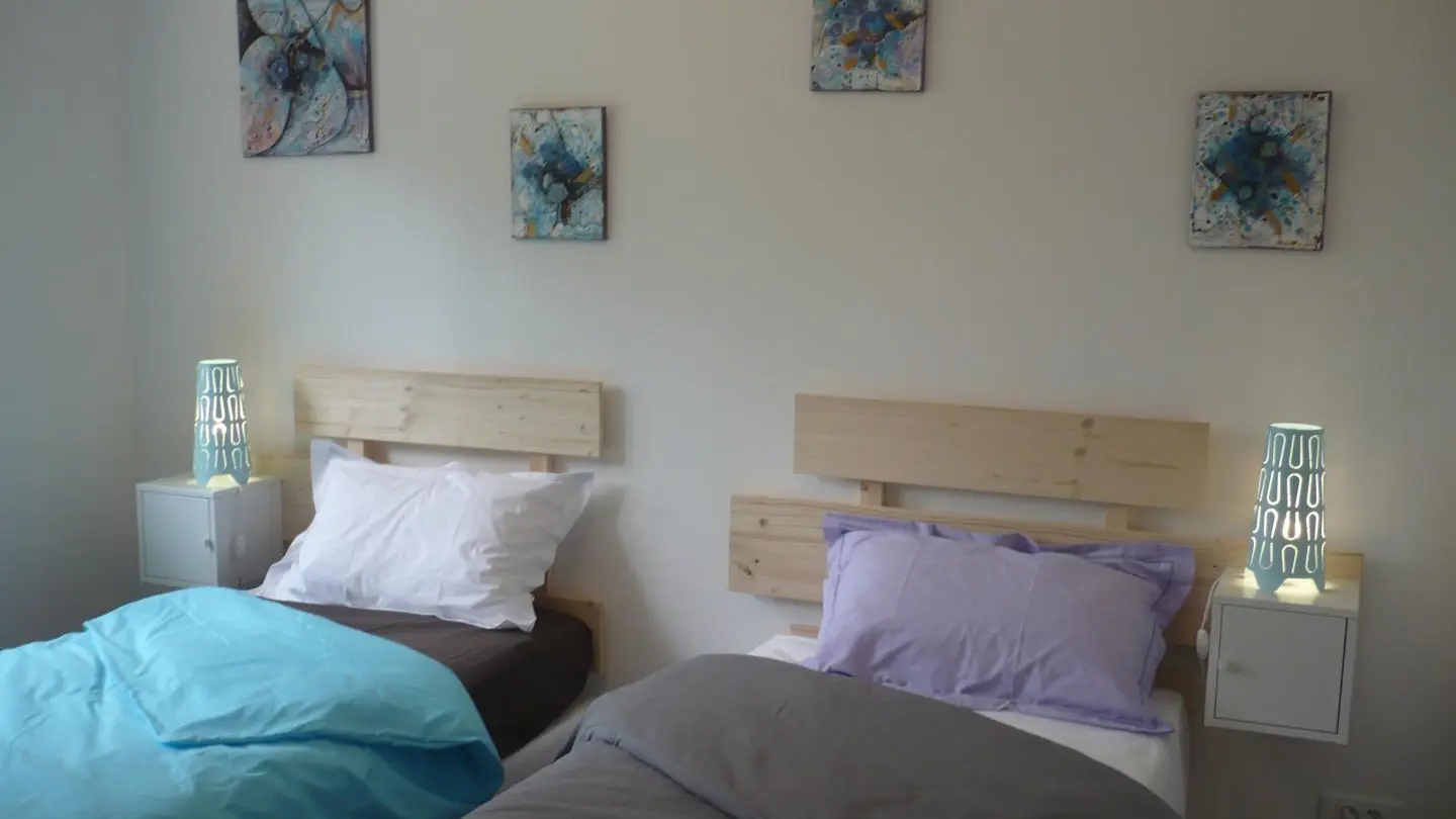 Chambre avec les lits en configuration 2x90