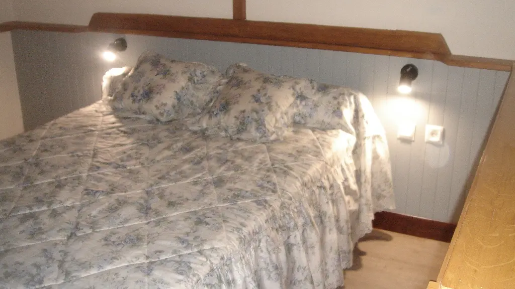 chambre à coucher lit deux places