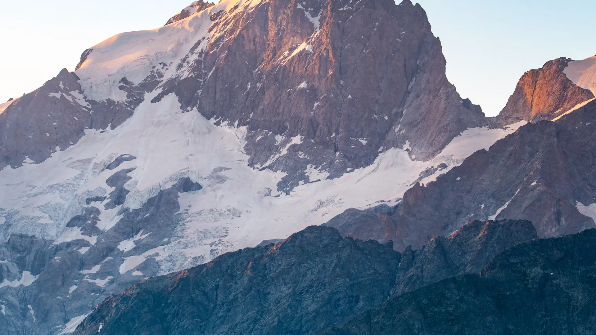 Le plateau d'Emparis et ses lacs - lac noir et lac lérié_La Grave