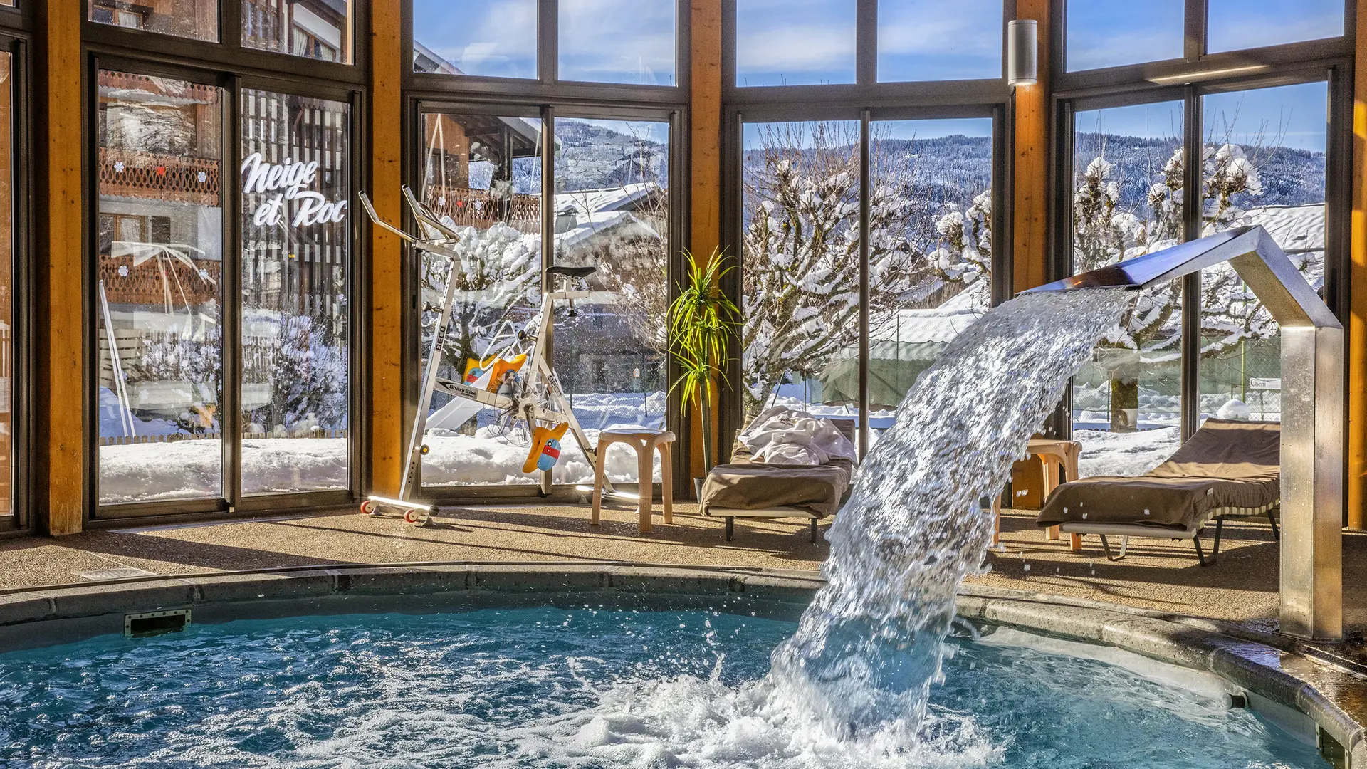 Piscine intérieure