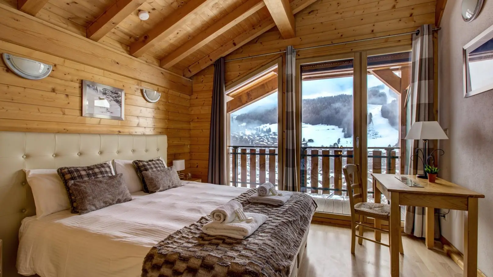 Chambre 3, avec balcon et lit de 160