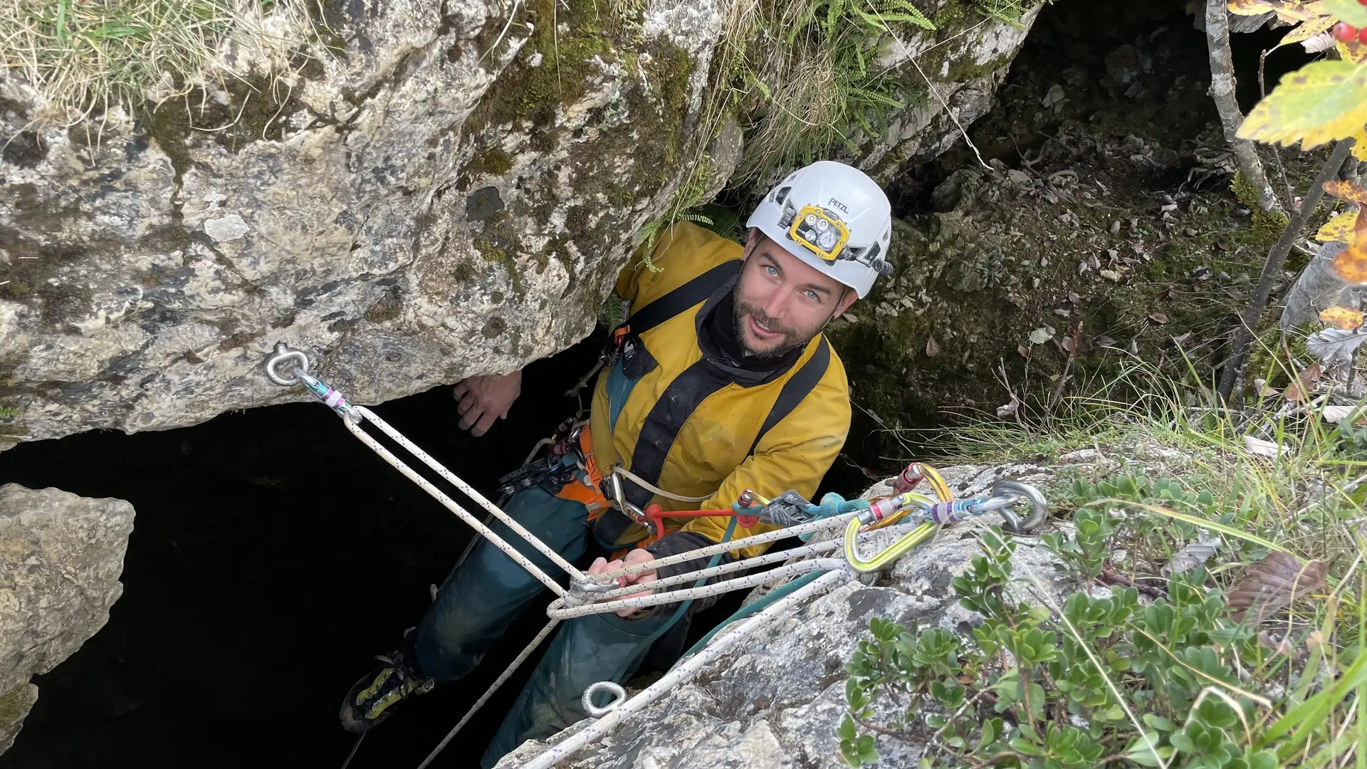 Iannis, guide Diplômé d'État chez Ecrins Spéléo Canyon