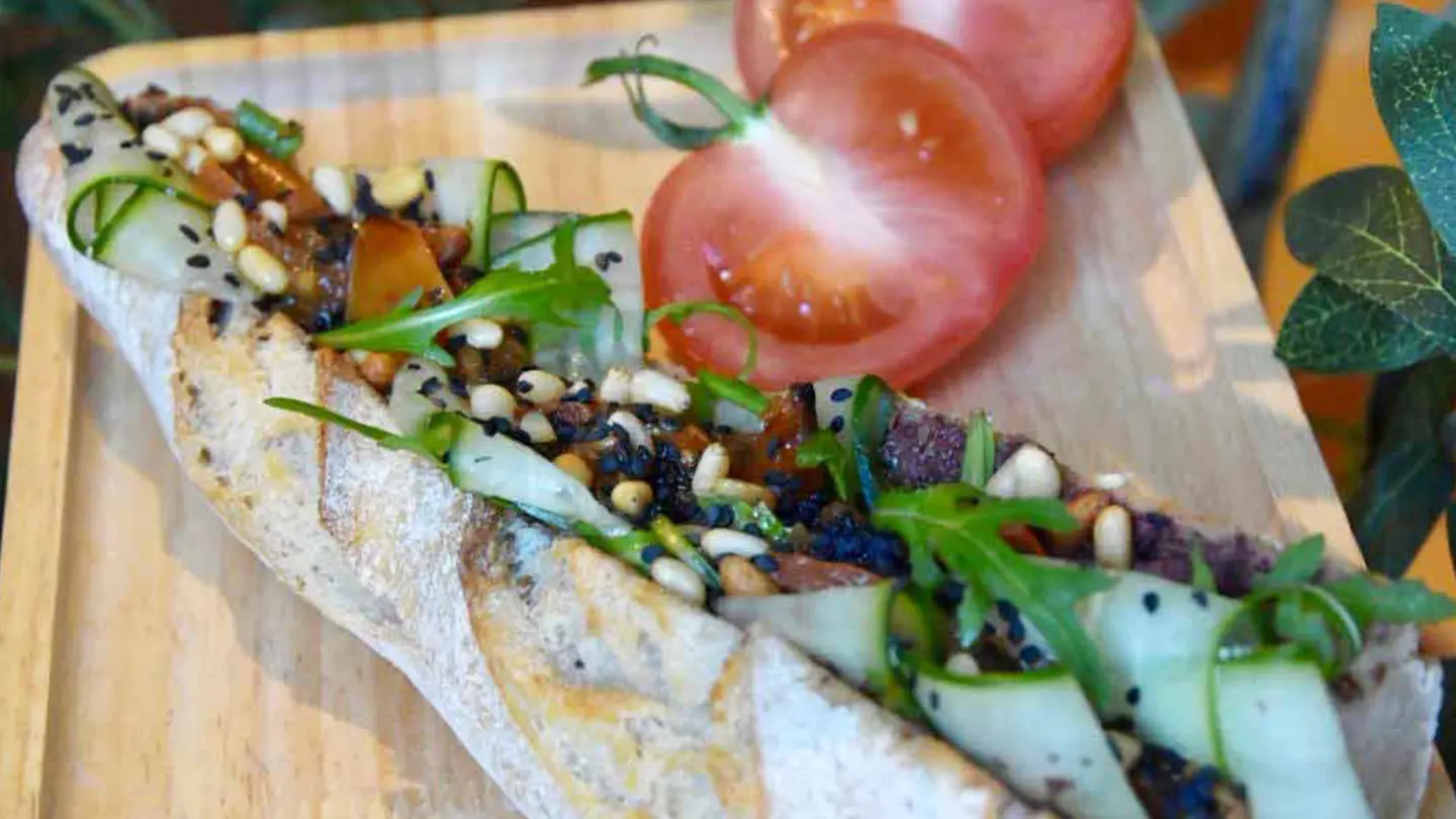 Prepration de sandwich avec des produits frais