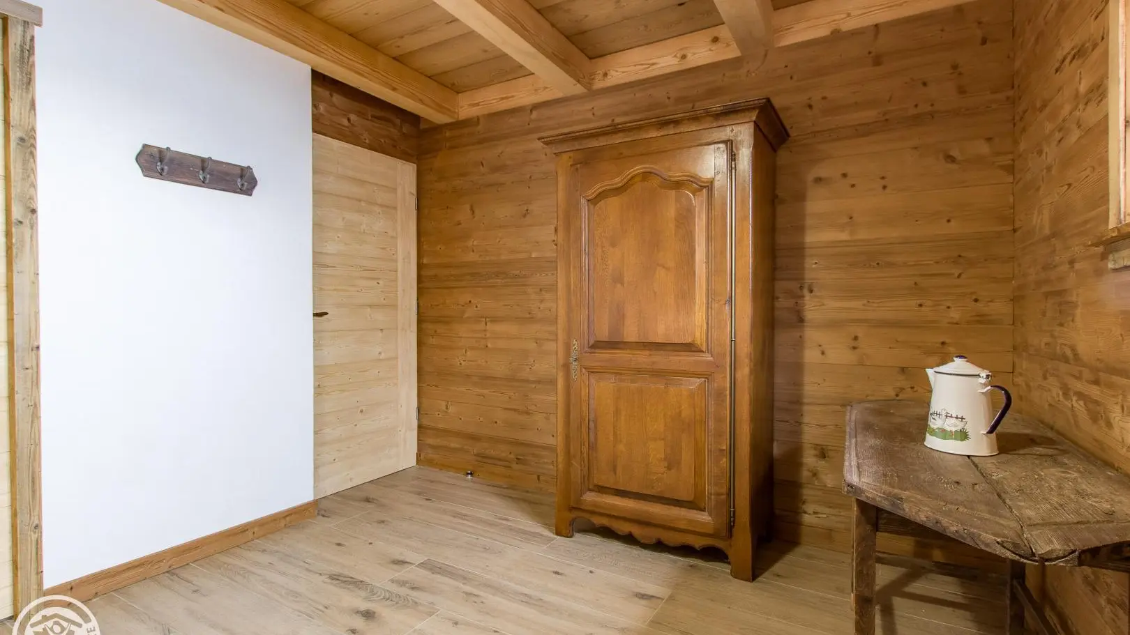 Bonnetière dans la Chambre Comburce (rdc)