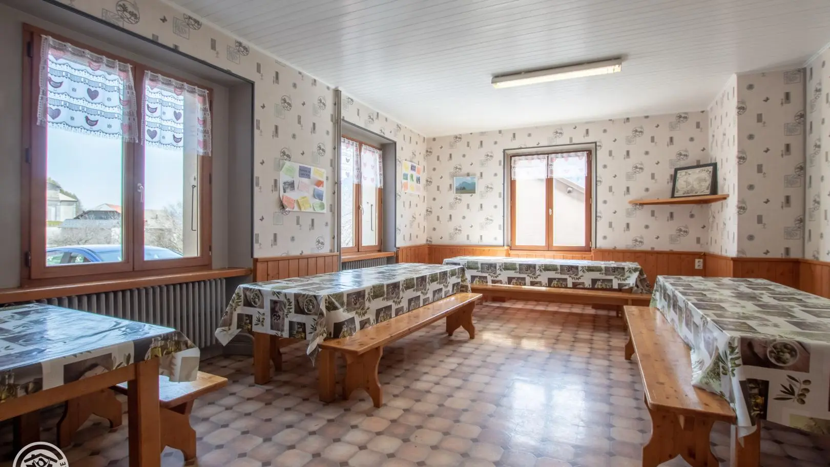 Autre salle à manger pour les petits groupes ou salle de réunion.