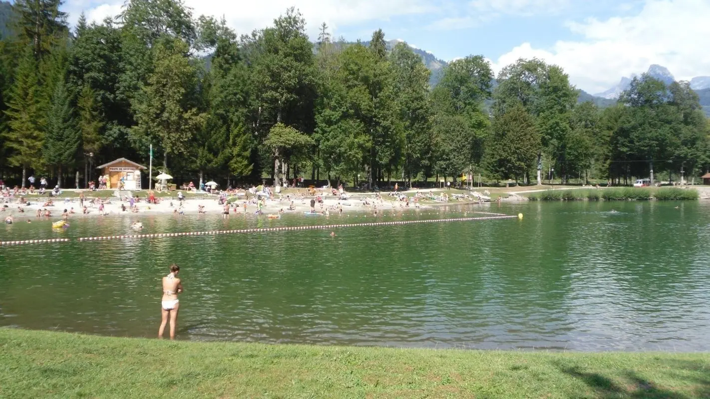 A proximité Le LAC BLEU
Baignade surveillée.