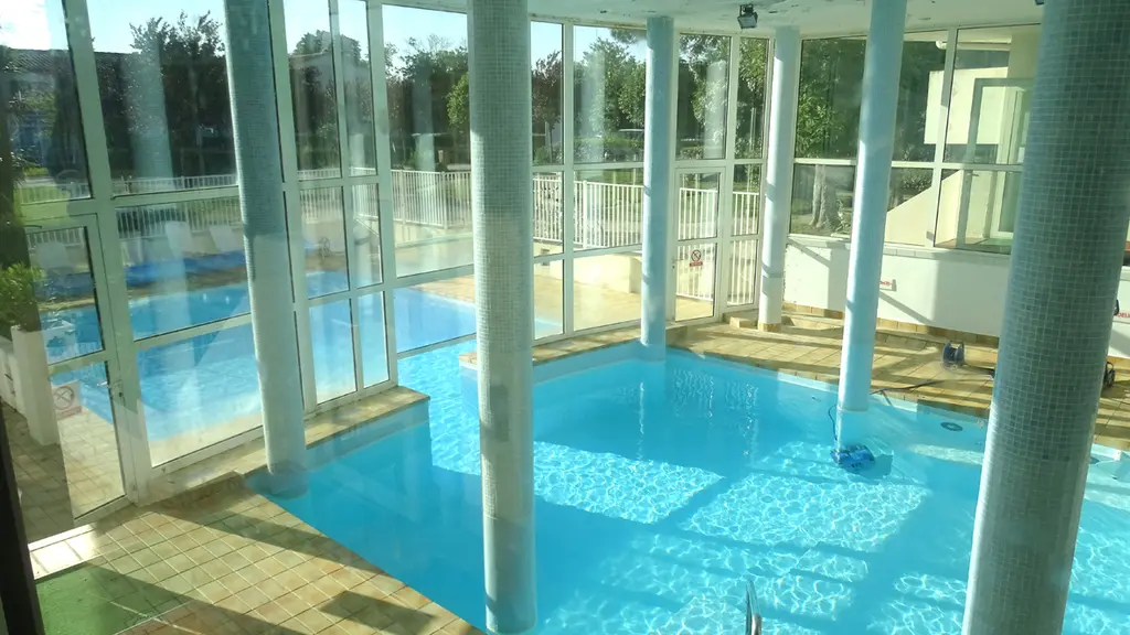 Piscine chauffée intérieur/extérieur en accès illimité