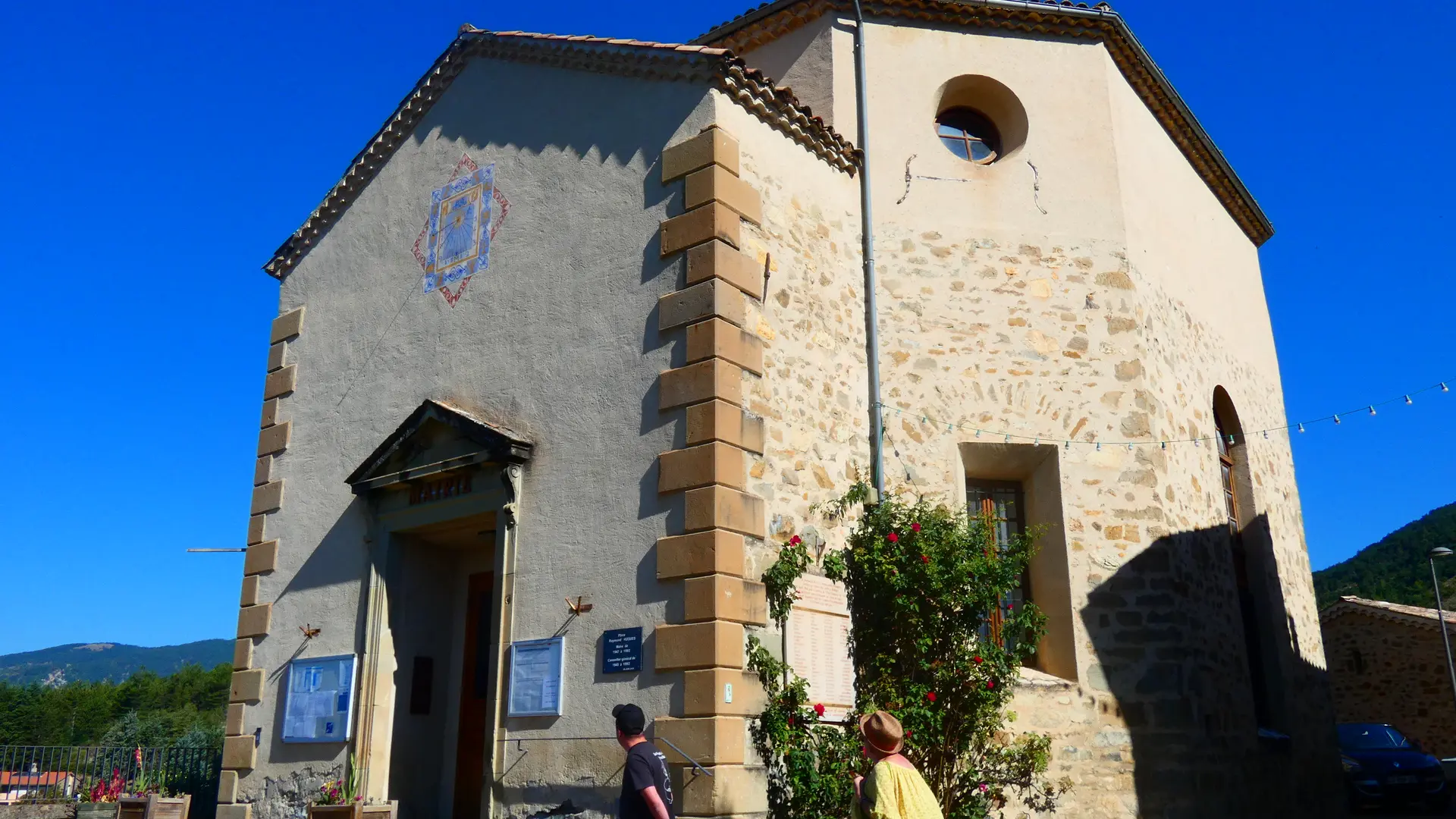 Cadran solaire sur l'ancien Temple, actuelle Mairie