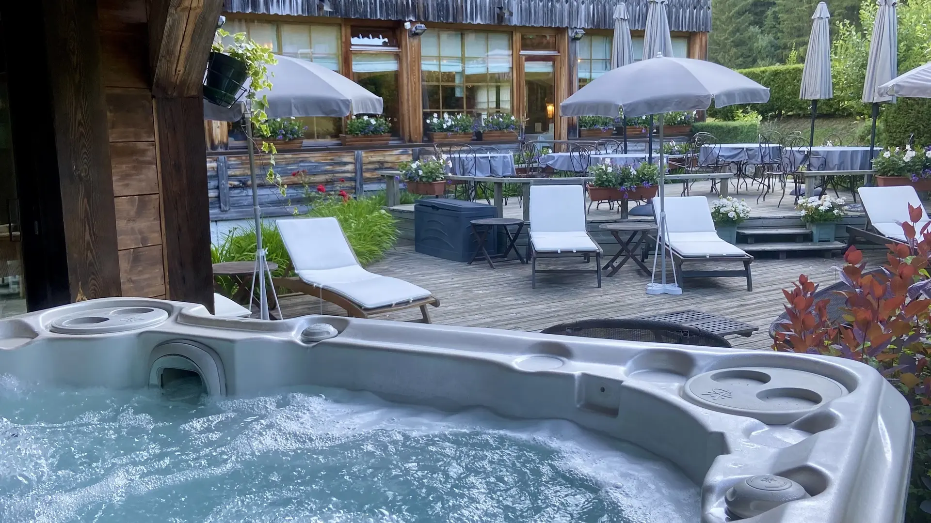 Bain à remous extérieur