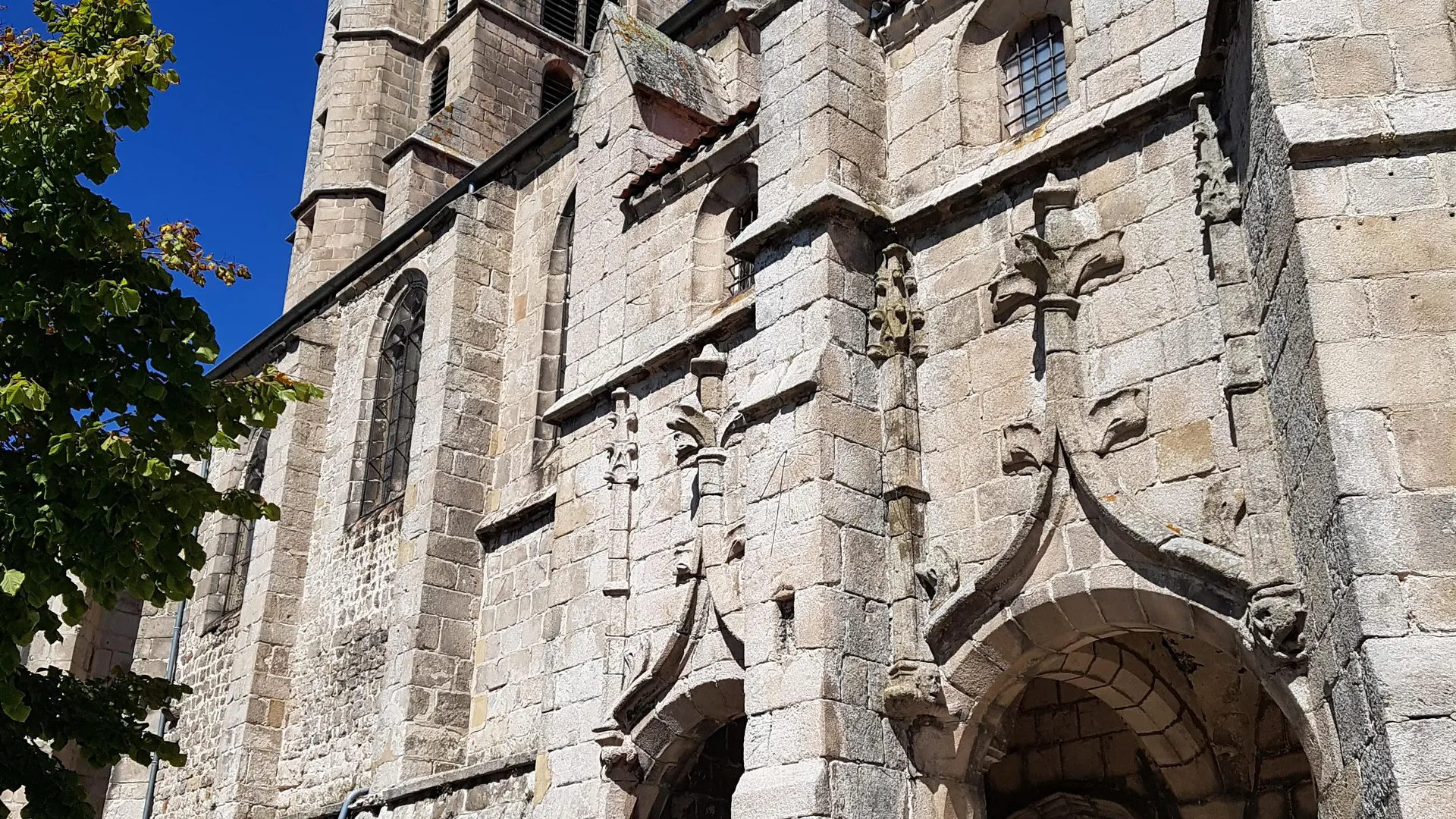 Façade de la crypte