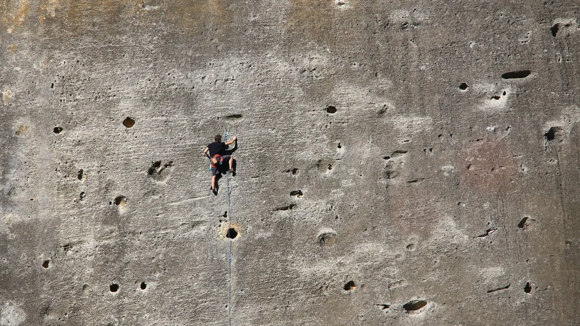 Grimpeur dans ''Kilo de frites physique'' (6c)