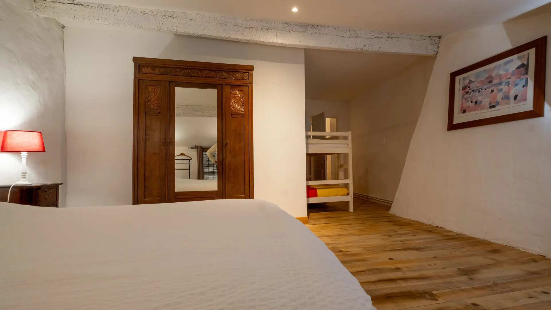 et 2 lits superposés de 90 x 190 pour enfants