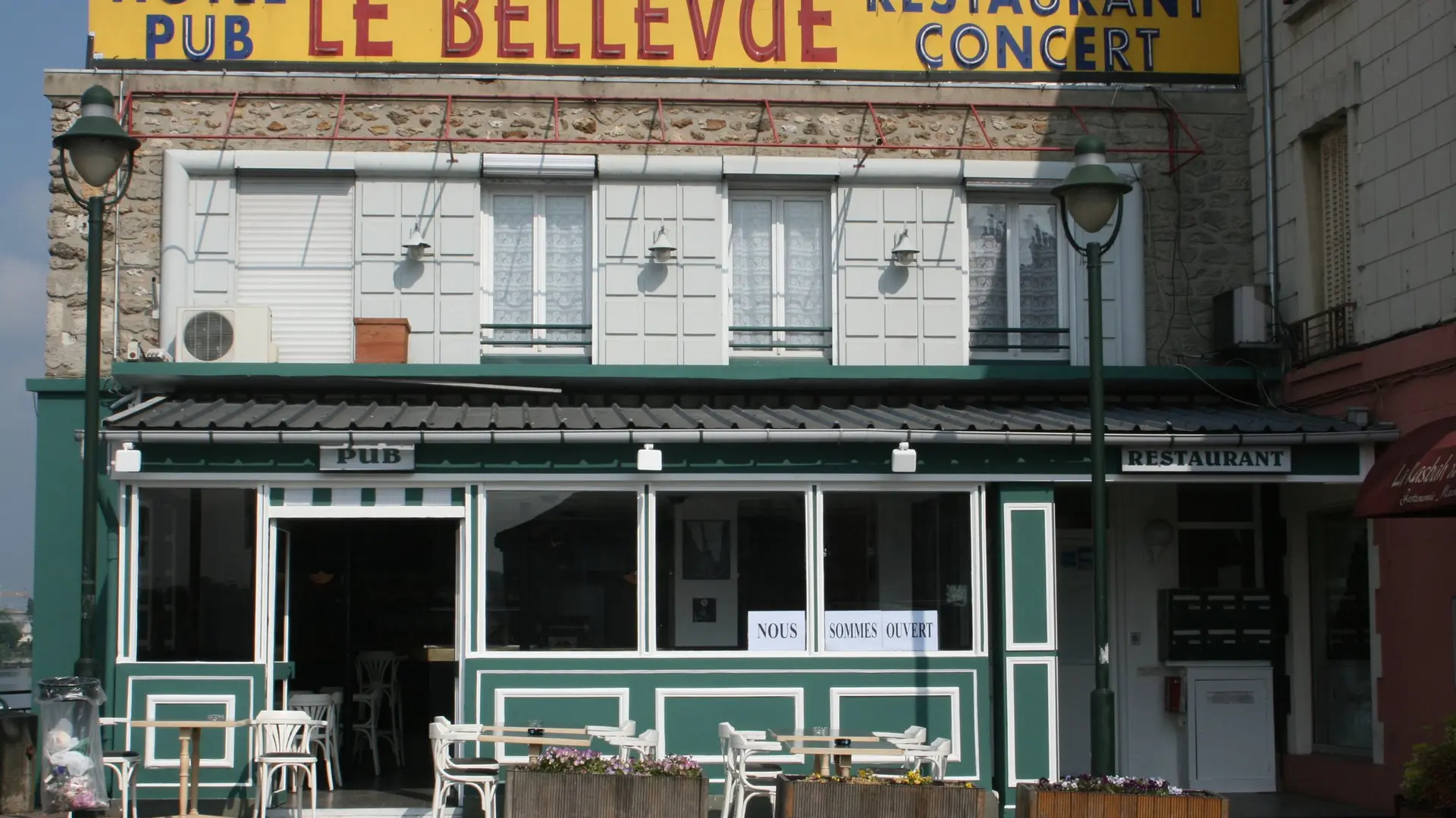 facade restaurant