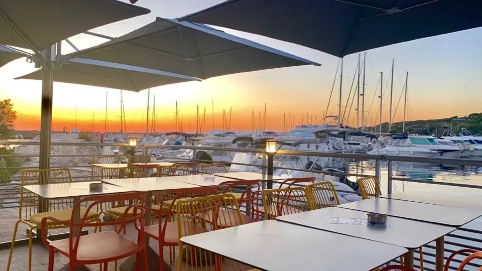 Restaurant, plage privée, bar