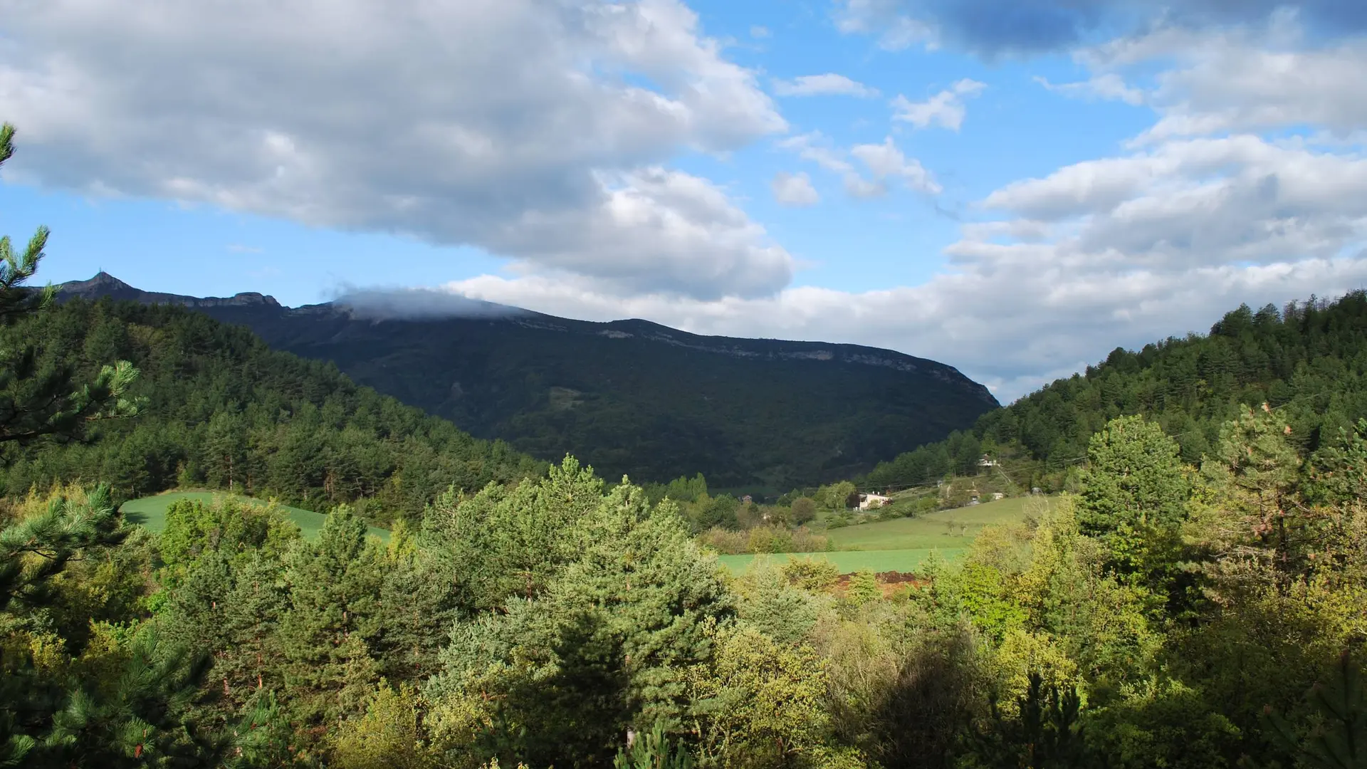 Vue sur le Rocher de Beaumont