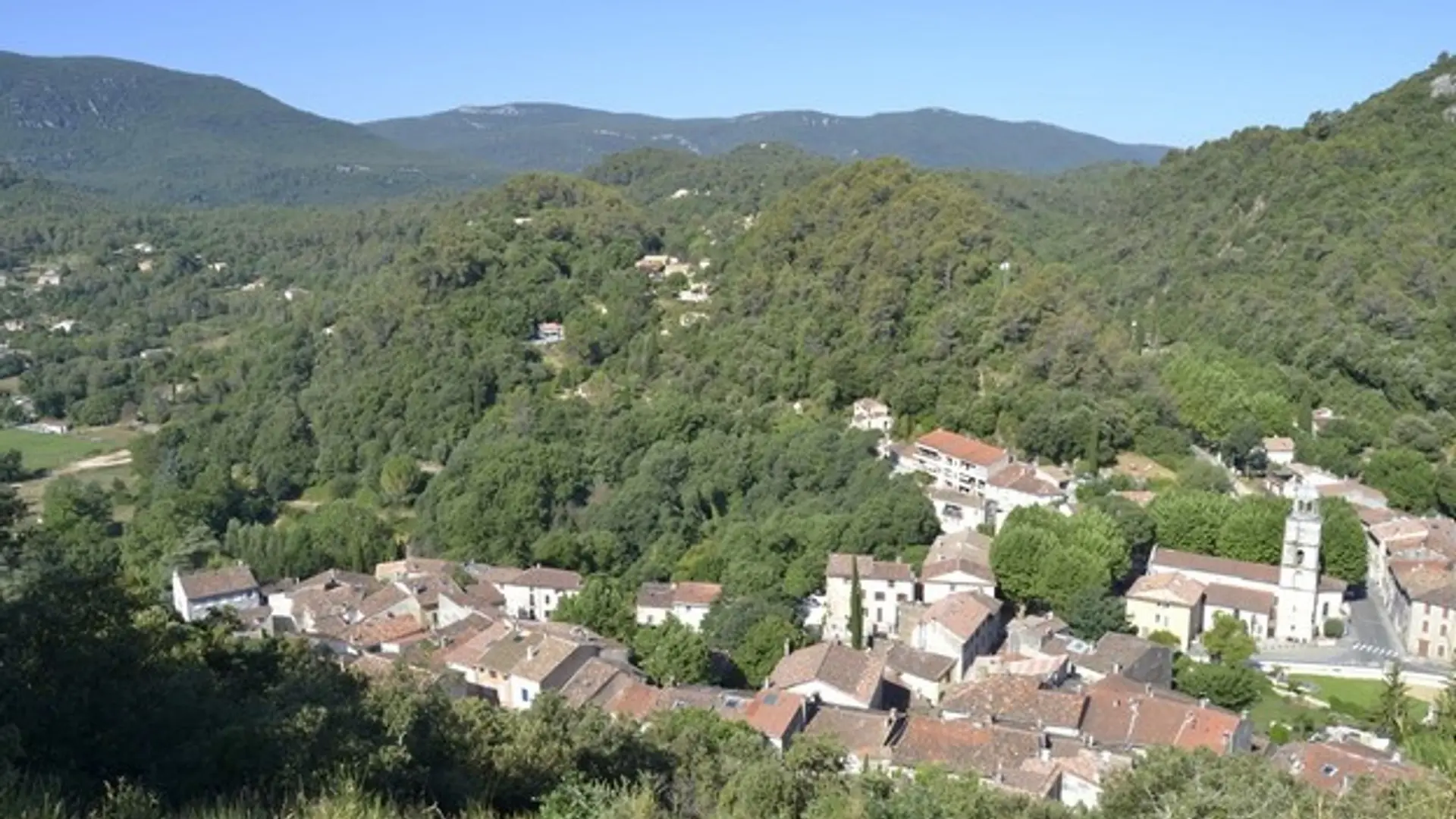 Vue du village depuis la Colline de la Vierge