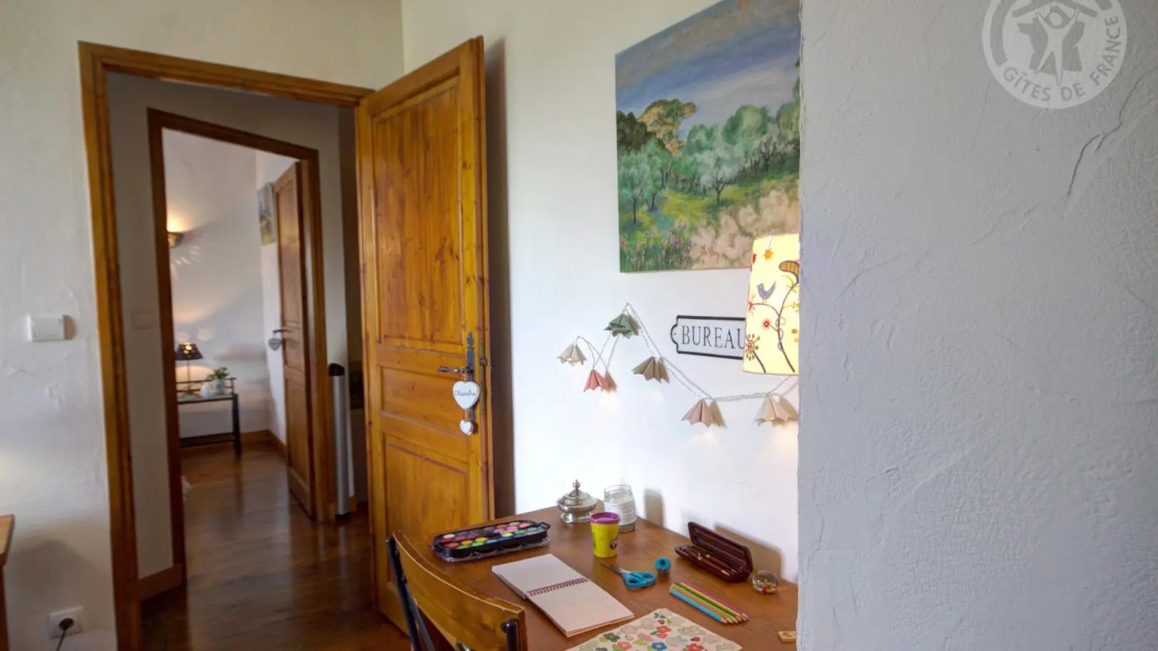 Bureau dans la chambre