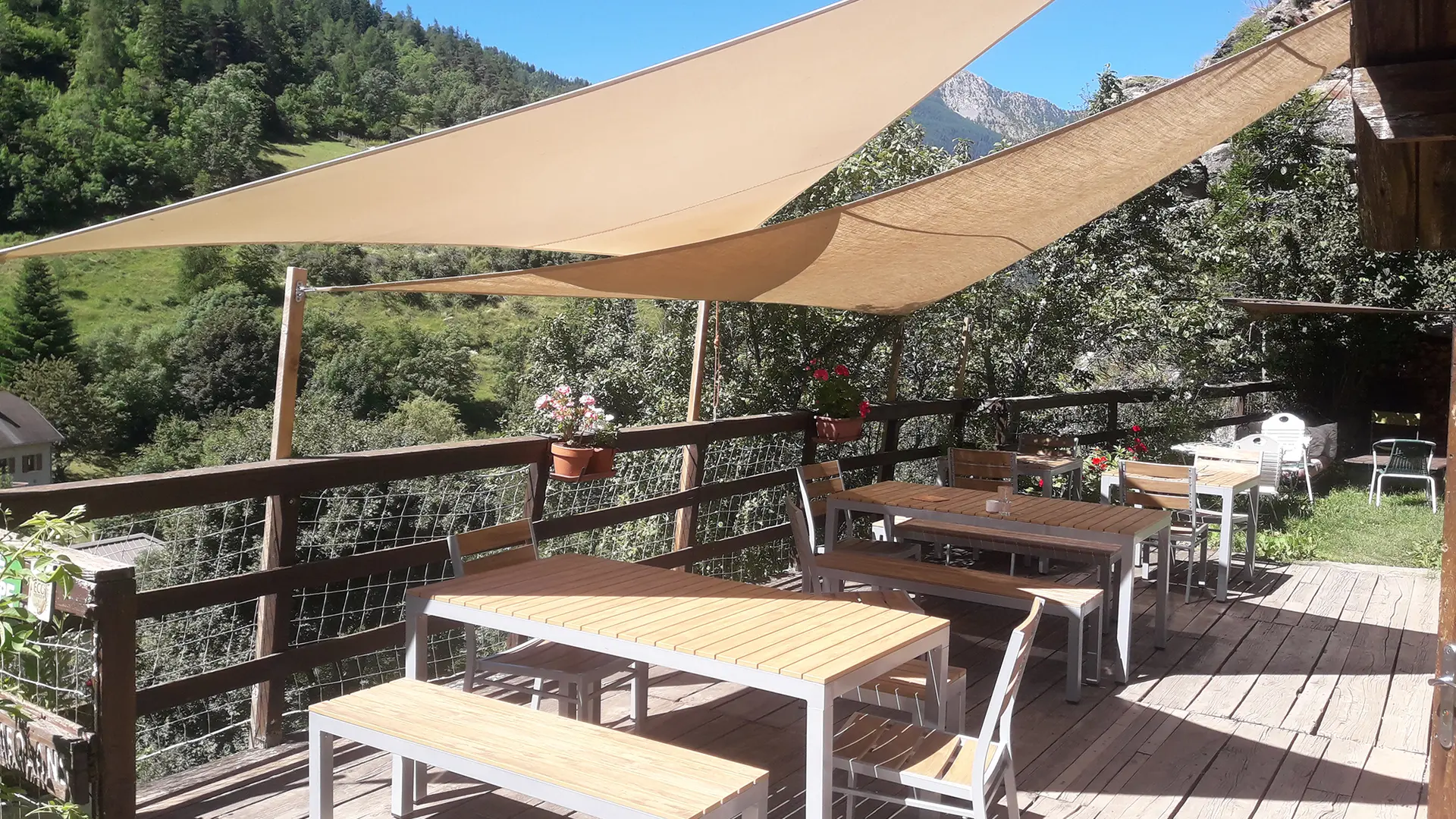 La buvette du Gîte de Méolans