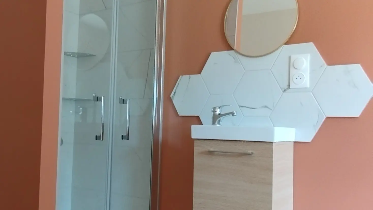 douche chambre ocre