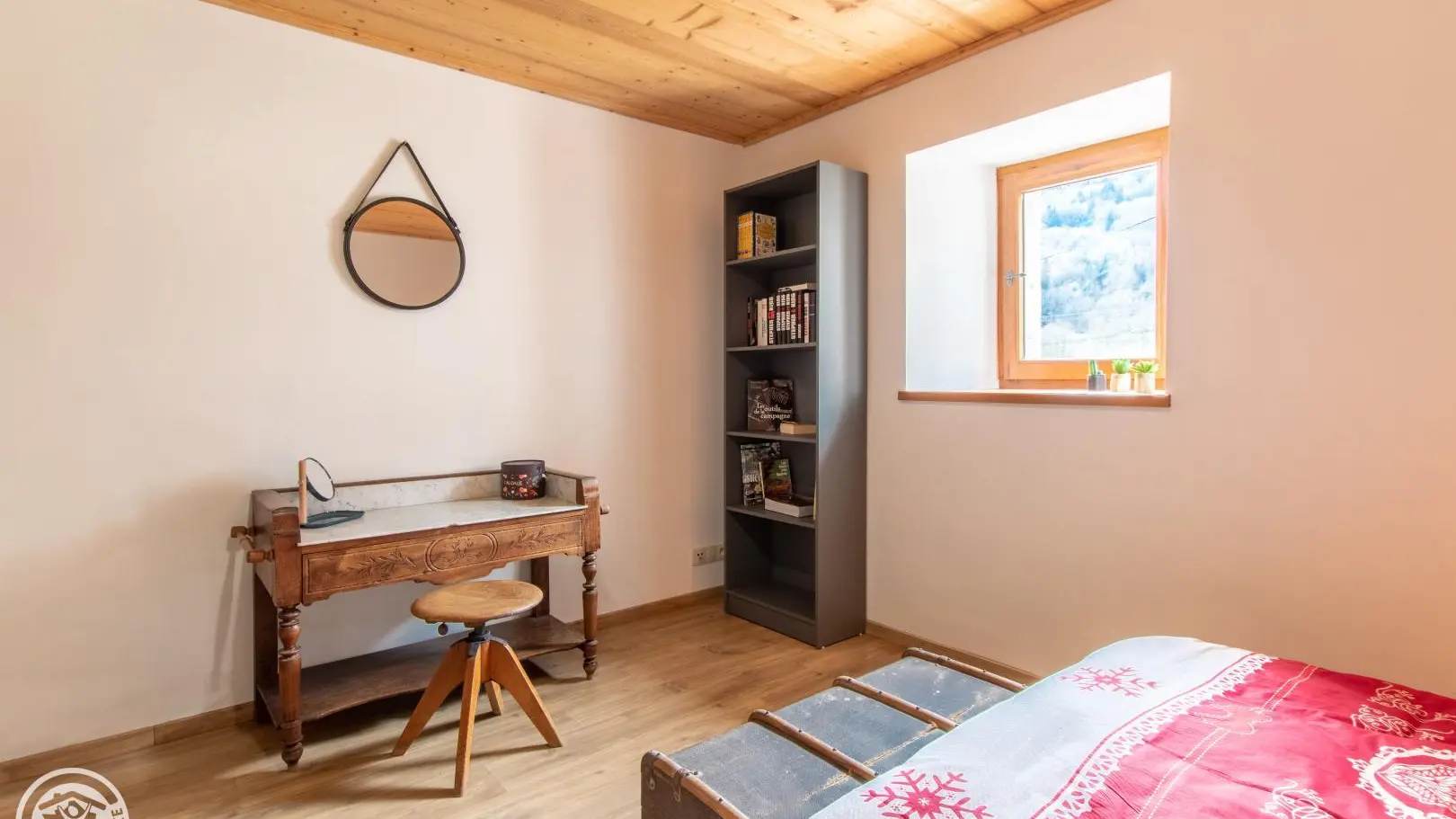 chambre 
bibliothèque avec des livres