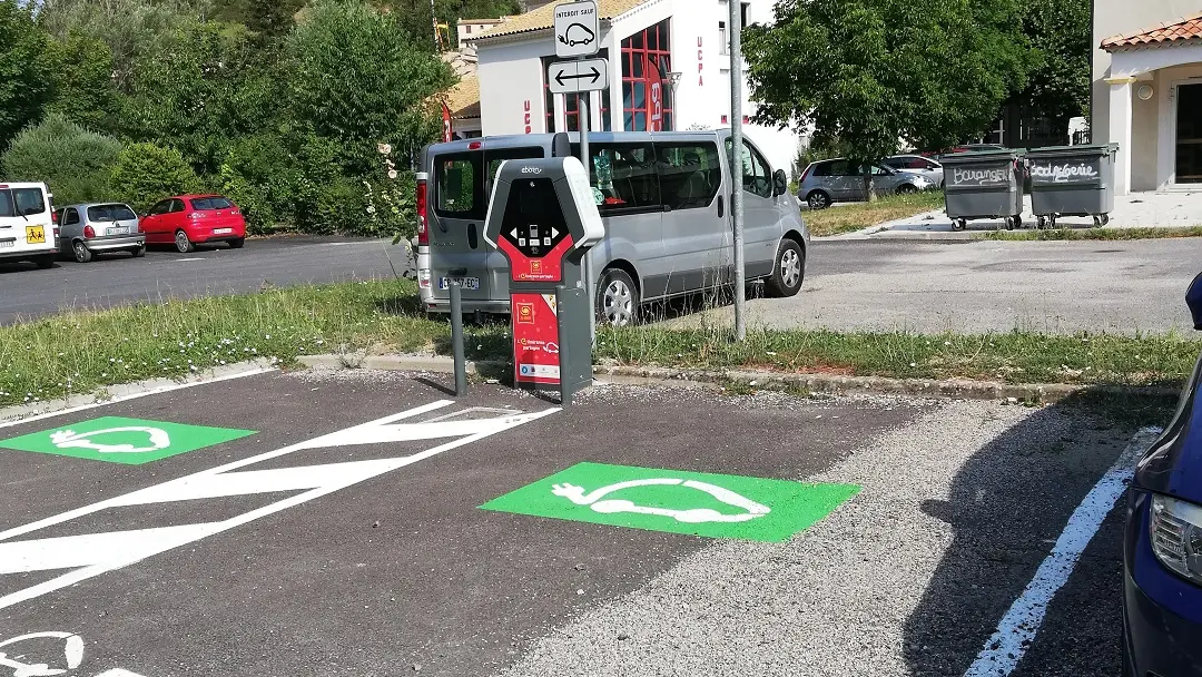 eborn borne de recharge électrique Orpierre
