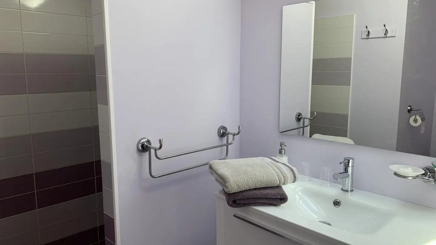 SALLE DE BAINS DOUCHE A L'ITALIENNE ET WC