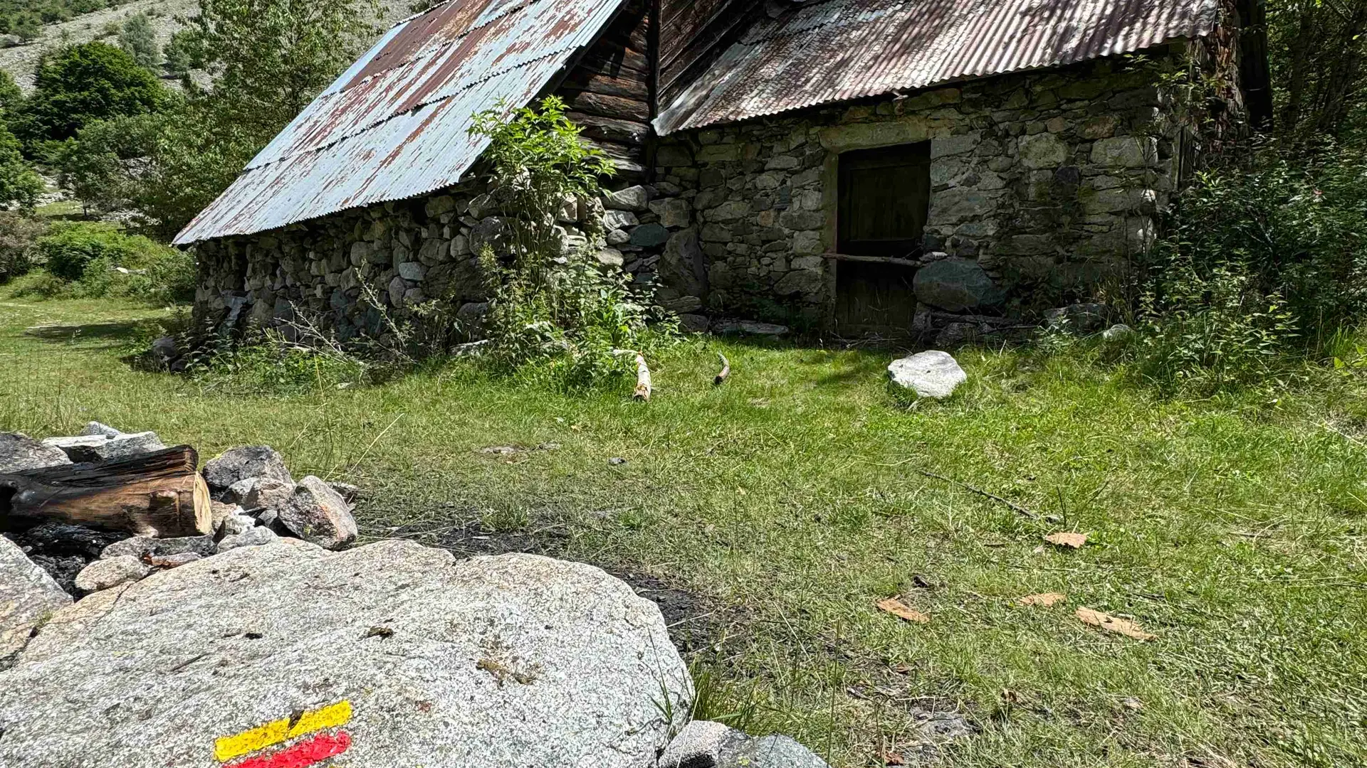 Vue des cabanes de Prentiq dans le Valgaudemar