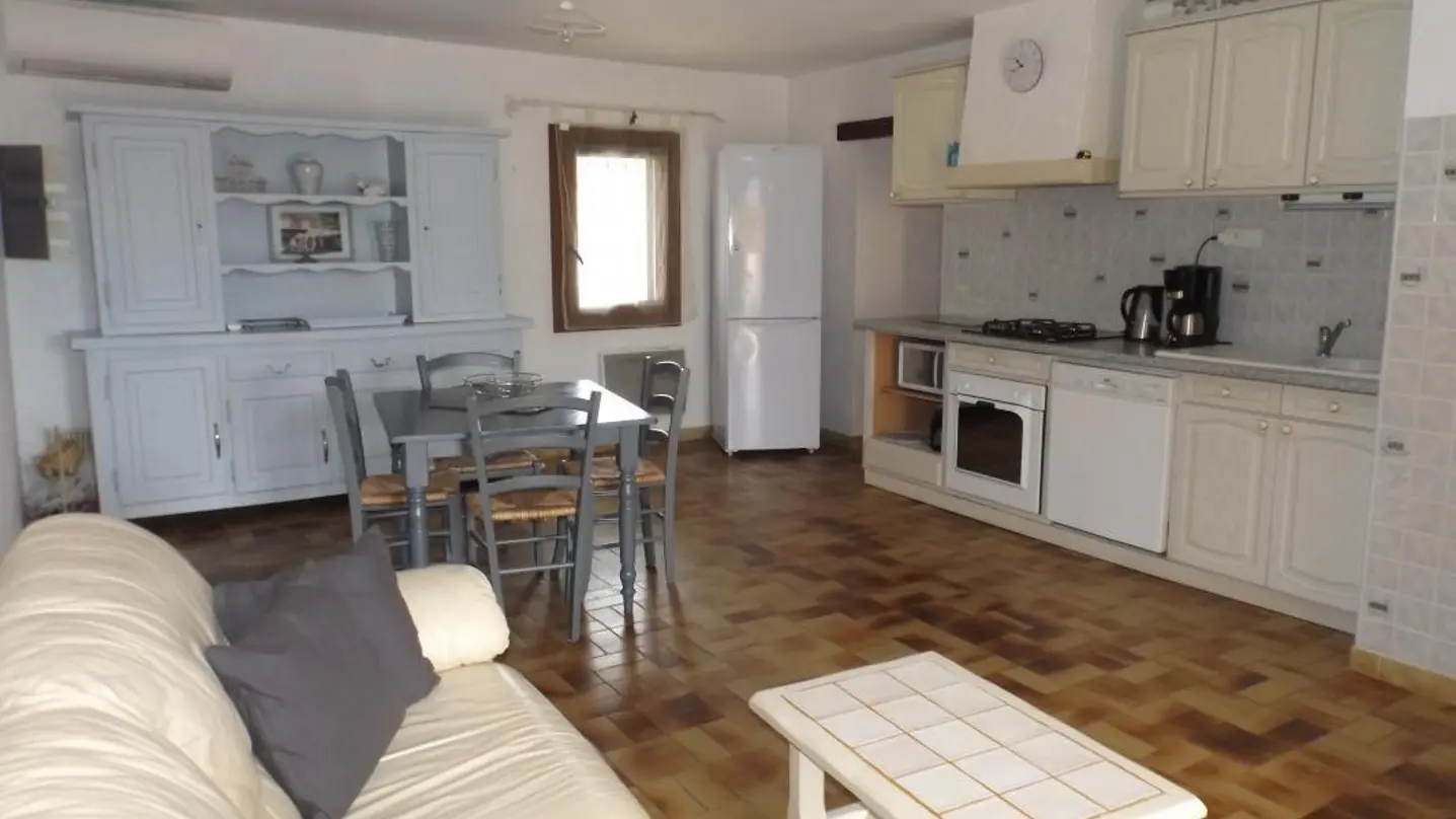 Séjour et coin cuisine