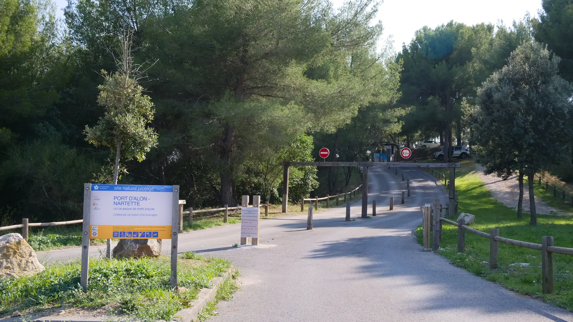 Entrée Parking Calanque de Port d'Alon