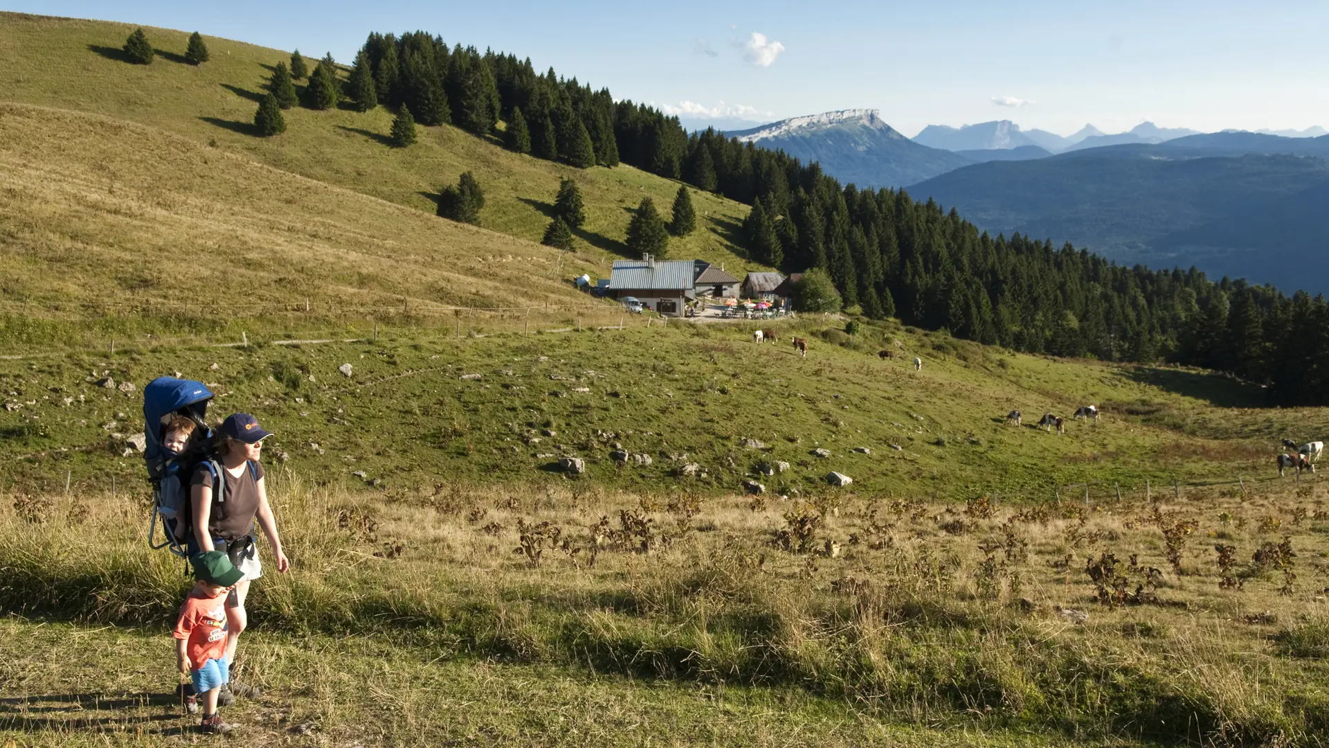 Randonneurs sur le Balcon du Semnoz