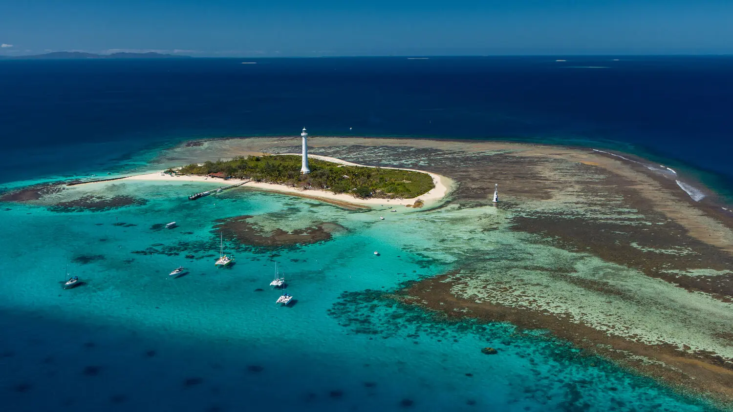 Vue sur l'îlot Amédée et son Phare